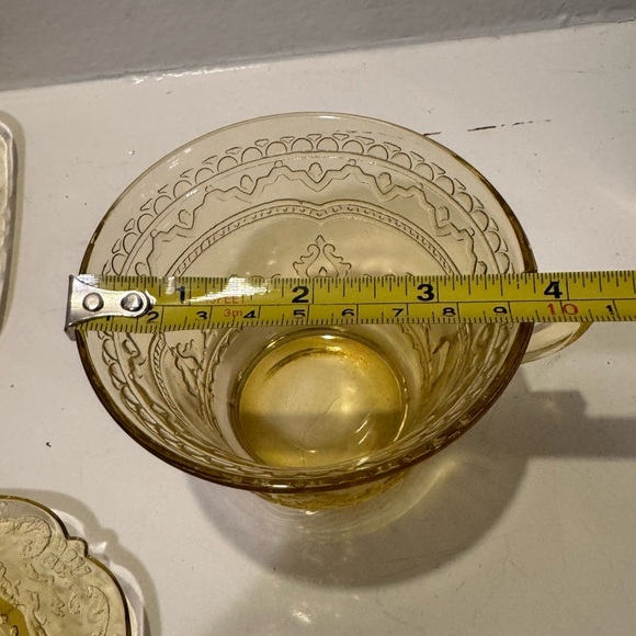 Vintage 1930s Patrician Spoke Amber Federal Glass Cups w/Plates (Selling as set) - Picture 11 of 12